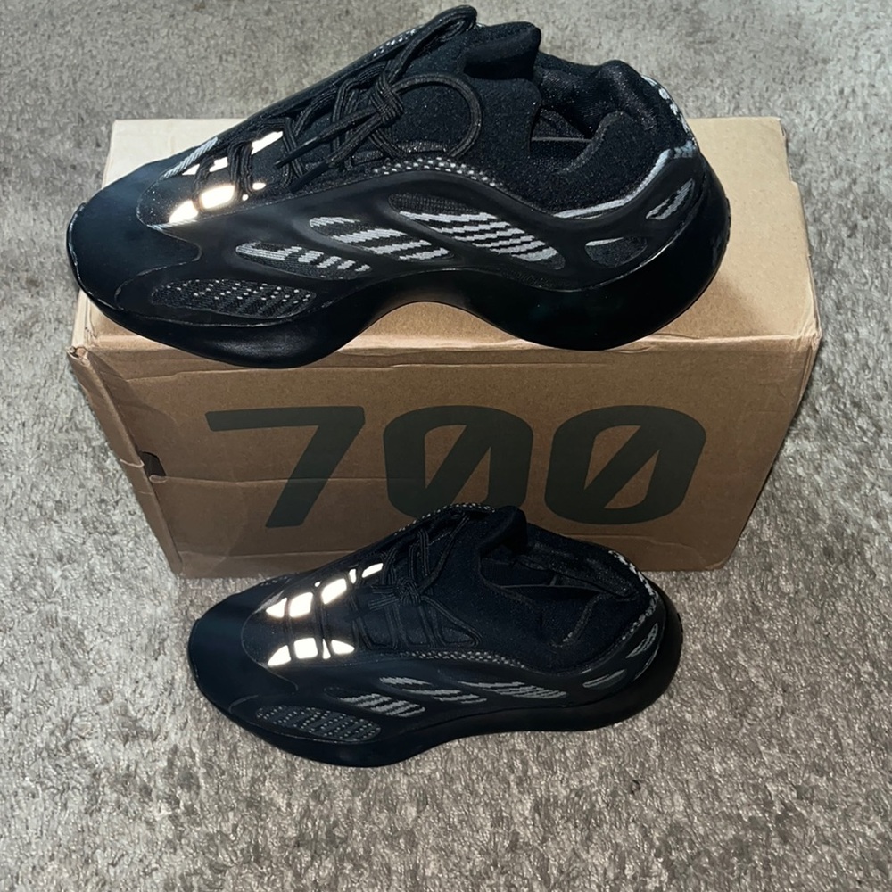 Yeezy alvah *** NEW